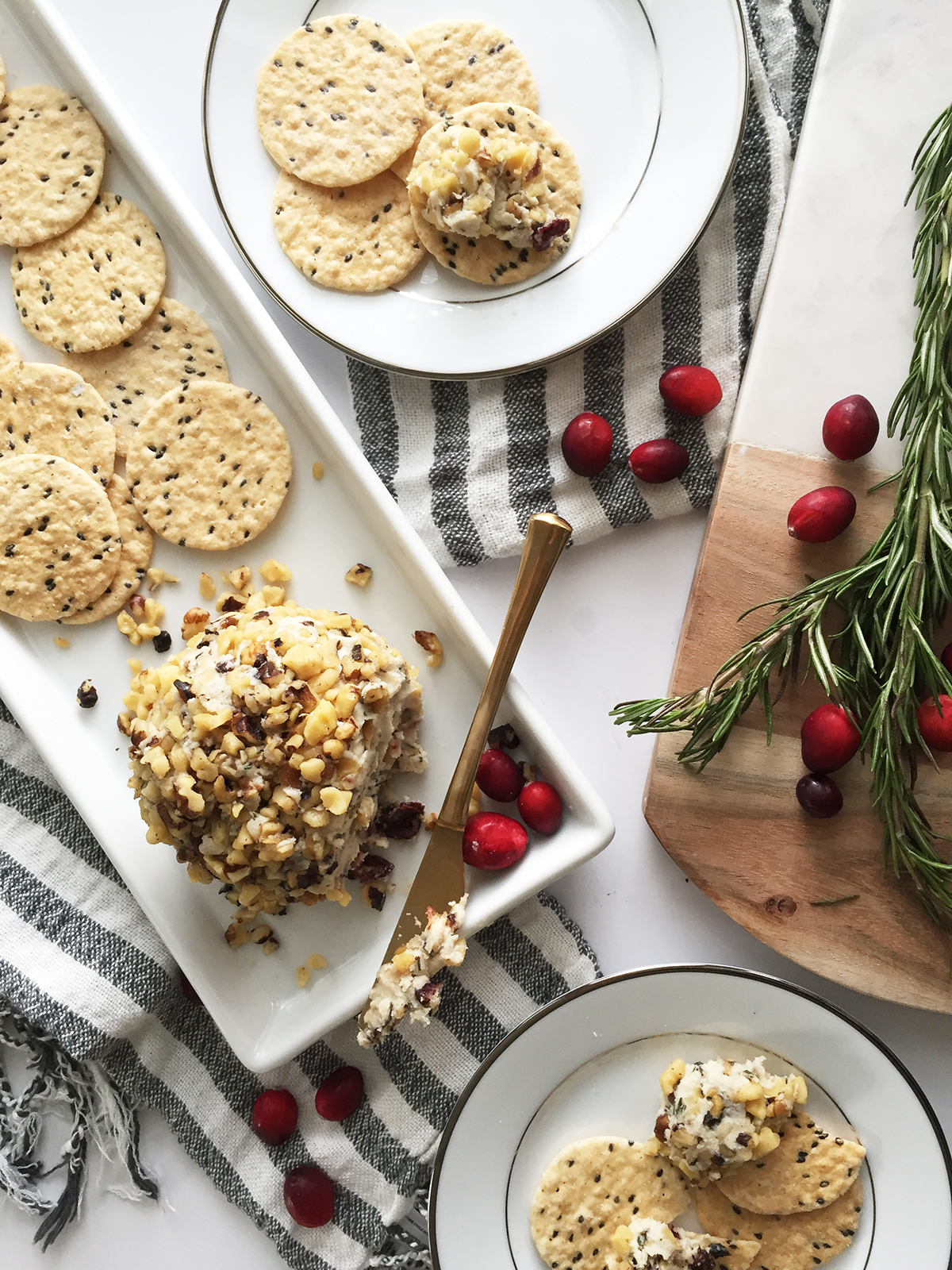 The " I can't believe it's not cheese" Vegan Cheeseball with rosemary, cranberry and walnuts | ineverything.ca