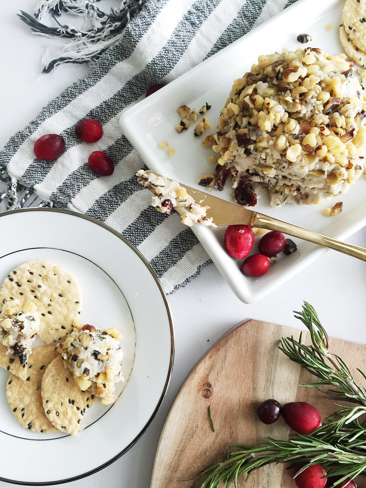Holiday Appetizer - Vegan Cheeseball with rosemary, cranberry and walnuts | ineverything.ca